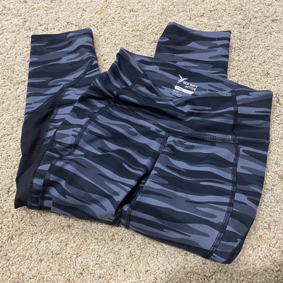Old Navy Pants - Old Navy Leggings - Black and Gray Camouflage size XS